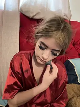 Snapshot of akirahattori chatting on 10-08-25, 04:37 akirahattori online show from 10-08-25, 04:37