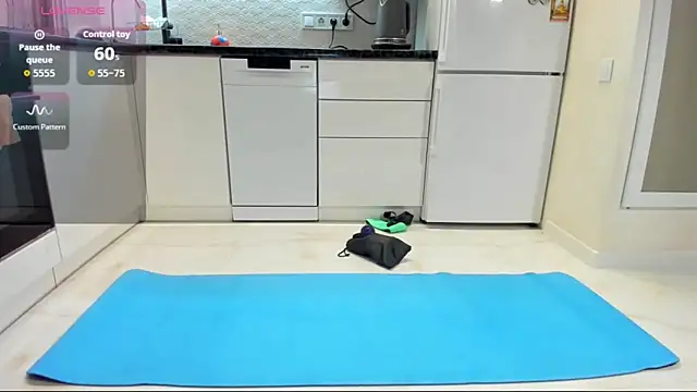 Snapshot of Katya_yoga chatting on 10-31-25, 04:24 Katya yoga online show from 10-31-25, 04:24