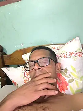 Snapshot of Renato571 chatting on 04-26-26, 11:46 Renato571 online show from 04-26-26, 11:46