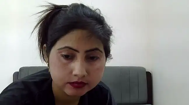 Snapshot of Queen_Couple chatting on 02-23-25, 09:00 Queen Couple online show from 02-23-25, 09:00