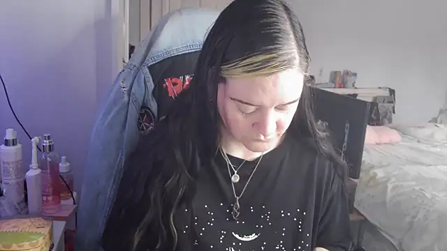 Snapshot of AureliaXOX chatting on 09-17-25, 10:39 AureliaXOX online show from 09-17-25, 10:39