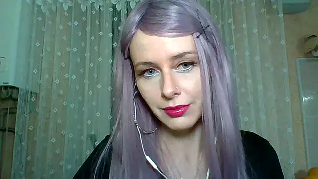 Snapshot of LuminousLady chatting on 02-11-25, 08:10 LuminousLady online show from 02-11-25, 08:10