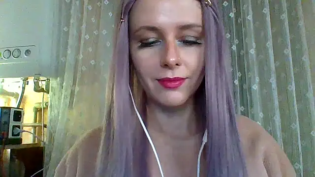 Snapshot of LuminousLady chatting on 02-13-25, 09:49 LuminousLady online show from 02-13-25, 09:49