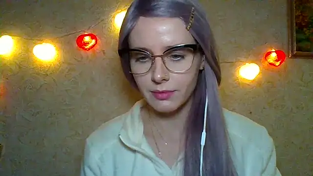 Snapshot of LuminousLady chatting on 02-14-25, 04:26 LuminousLady online show from 02-14-25, 04:26