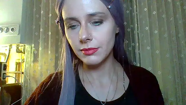 Snapshot of LuminousLady chatting on 03-04-25, 09:22 LuminousLady online show from 03-04-25, 09:22