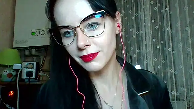 Snapshot of LuminousLady chatting on 03-21-25, 07:13 LuminousLady online show from 03-21-25, 07:13