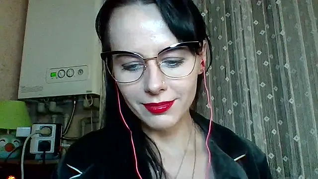 Snapshot of LuminousLady chatting on 03-21-25, 10:17 LuminousLady online show from 03-21-25, 10:17