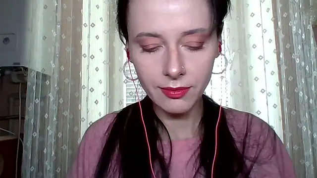 Snapshot of LuminousLady chatting on 09-09-25, 07:30 LuminousLady online show from 09-09-25, 07:30