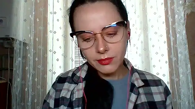 Snapshot of LuminousLady chatting on 09-11-25, 07:30 LuminousLady online show from 09-11-25, 07:30