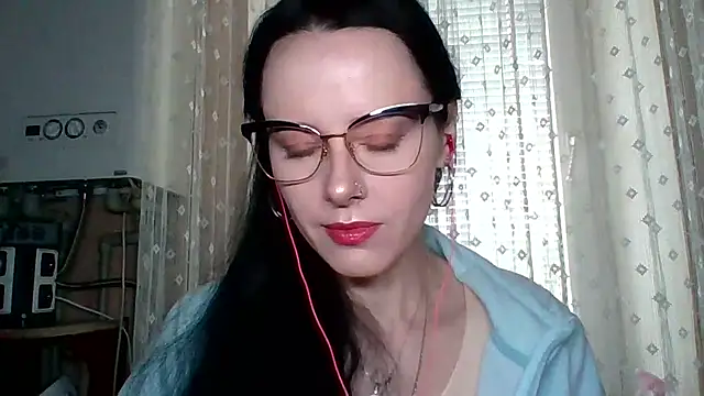 Snapshot of LuminousLady chatting on 09-15-25, 07:19 LuminousLady online show from 09-15-25, 07:19