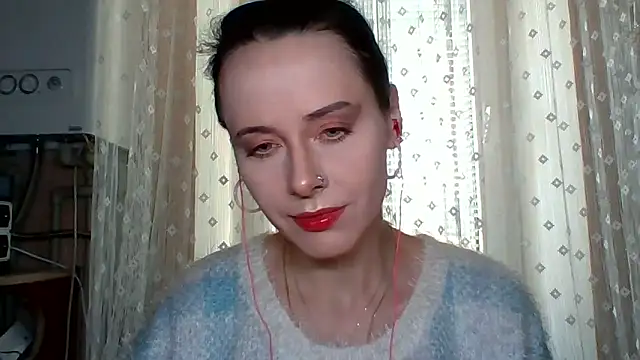 Snapshot of LuminousLady chatting on 09-18-25, 06:15 LuminousLady online show from 09-18-25, 06:15