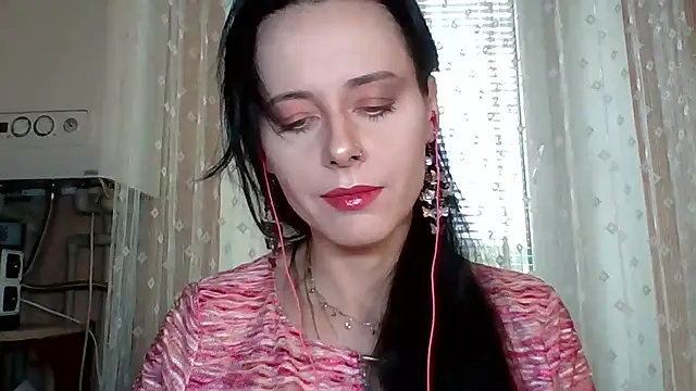 Snapshot of LuminousLady chatting on 09-19-25, 02:29 LuminousLady online show from 09-19-25, 02:29