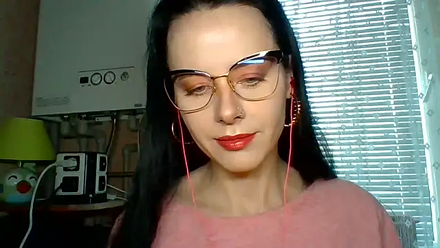 Snapshot of LuminousLady chatting on 09-26-25, 07:23 LuminousLady online show from 09-26-25, 07:23