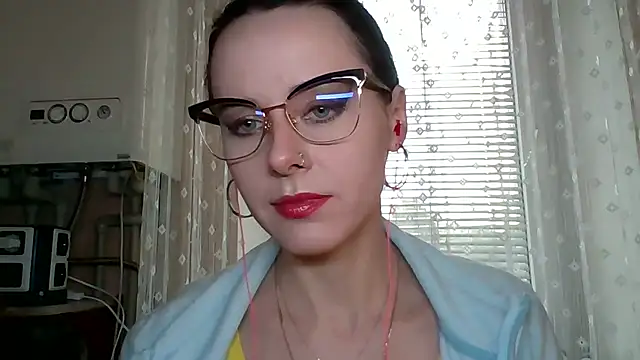 Snapshot of LuminousLady chatting on 09-28-25, 01:16 LuminousLady online show from 09-28-25, 01:16