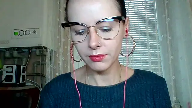 Snapshot of LuminousLady chatting on 09-30-25, 07:24 LuminousLady online show from 09-30-25, 07:24