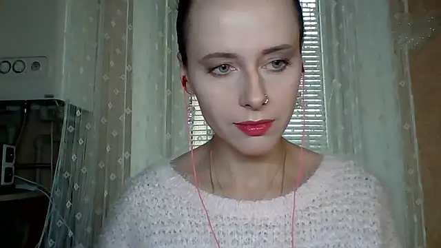 Snapshot of LuminousLady chatting on 10-06-25, 12:57 LuminousLady online show from 10-06-25, 12:57