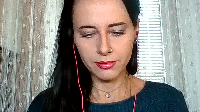 Snapshot of LuminousLady chatting on 10-21-25, 02:07 LuminousLady online show from 10-21-25, 02:07