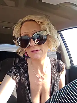 Snapshot of beautifulme23 chatting on 02-12-25, 06:19 beautifulme23 online show from 02-12-25, 06:19