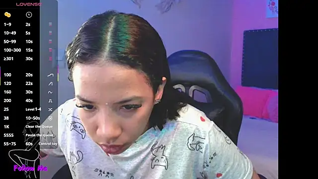 Snapshot of SallyWhitee chatting on 11-14-25, 04:44 SallyWhitee online show from 11-14-25, 04:44