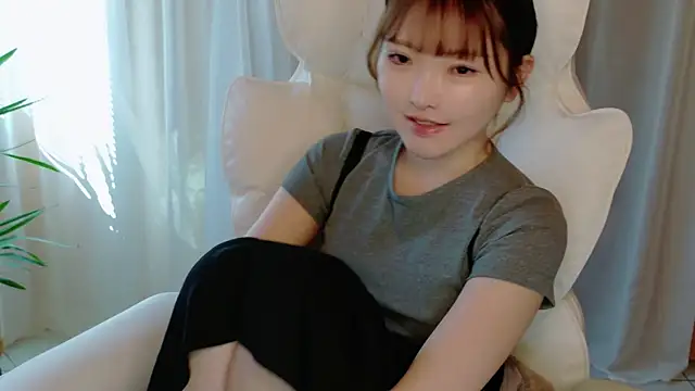 Snapshot of mimitan4545 chatting on 02-20-25, 04:07 mimitan4545 online show from 02-20-25, 04:07