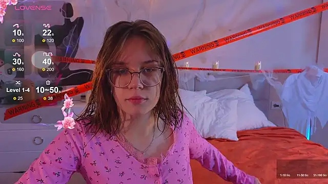 Snapshot of Mia_Luw chatting on 10-26-25, 02:50 Mia Luw online show from 10-26-25, 02:50