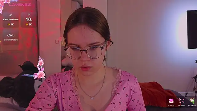 Snapshot of Mia_Luw chatting on 11-12-25, 03:40 Mia Luw online show from 11-12-25, 03:40