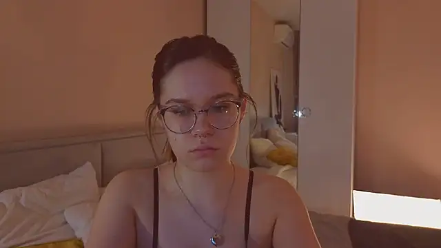 Mia Luw online show from 02-06-26, 03:55