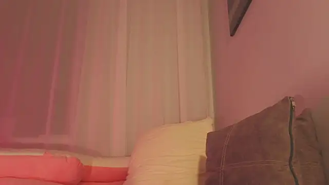 Snapshot of Mia_Luw chatting on 06-14-26, 03:25 Mia Luw online show from 06-14-26, 03:25