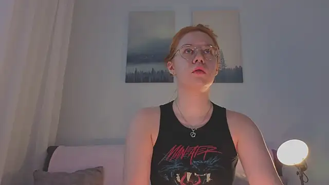 Snapshot of Mia_Luw chatting on 06-19-26, 01:43 Mia Luw online show from 06-19-26, 01:43