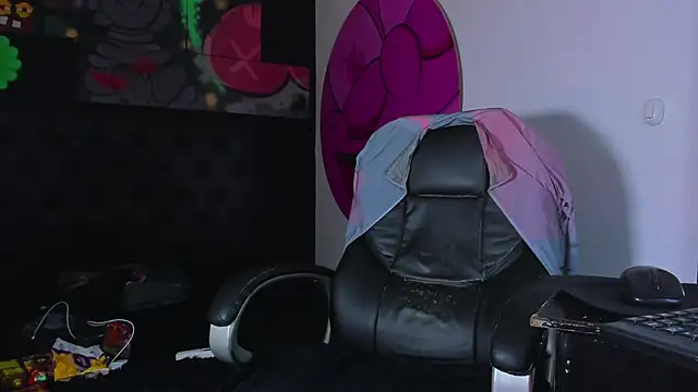 ISAAC CRYSTON online show from 10-20-25, 07:47