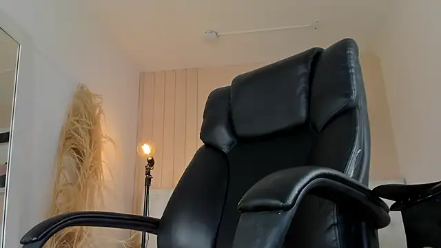 ISAAC CRYSTON online show from 12-18-25, 08:59