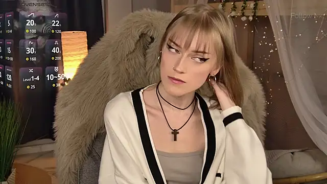 Snapshot of KiraMontoya chatting on 04-27-26, 11:25 KiraMontoya online show from 04-27-26, 11:25