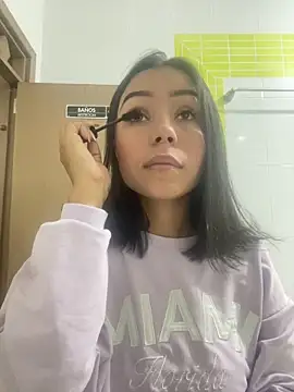 Snapshot of julieta_fn chatting on 04-20-26, 02:31 julieta fn online show from 04-20-26, 02:31