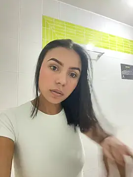 Snapshot of julieta_fn chatting on 04-22-26, 02:29 julieta fn online show from 04-22-26, 02:29