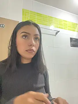 Snapshot of julieta_fn chatting on 04-23-26, 02:41 julieta fn online show from 04-23-26, 02:41