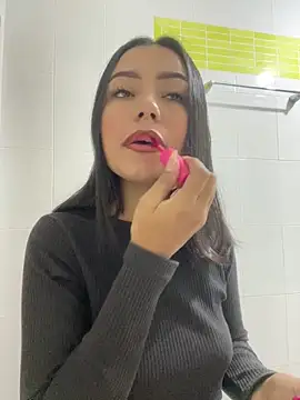 Snapshot of julieta_fn chatting on 04-25-26, 04:37 julieta fn online show from 04-25-26, 04:37