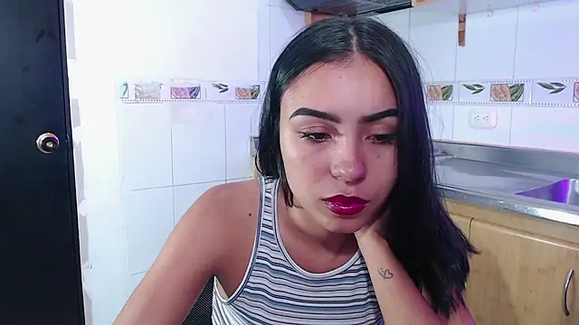 Snapshot of julieta_fn chatting on 05-11-26, 04:04 julieta fn online show from 05-11-26, 04:04