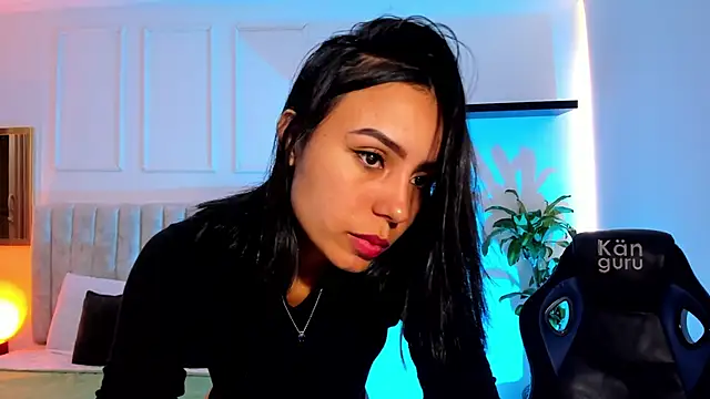 Snapshot of julieta_fn chatting on 06-16-26, 02:52 julieta fn online show from 06-16-26, 02:52