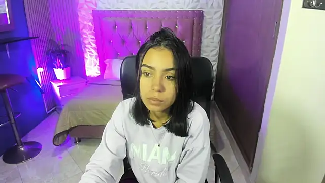 Snapshot of julieta_fn chatting on 06-20-26, 12:41 julieta fn online show from 06-20-26, 12:41