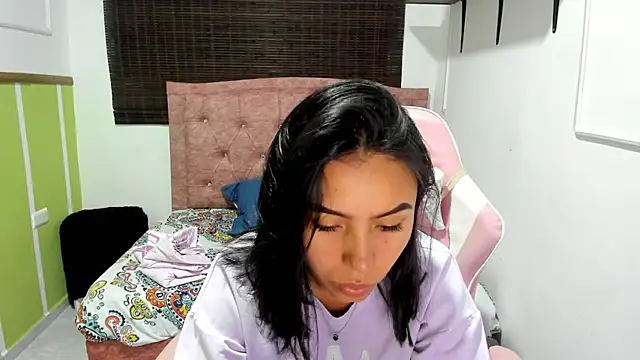 Snapshot of julieta_fn chatting on 06-25-26, 02:54 julieta fn online show from 06-25-26, 02:54