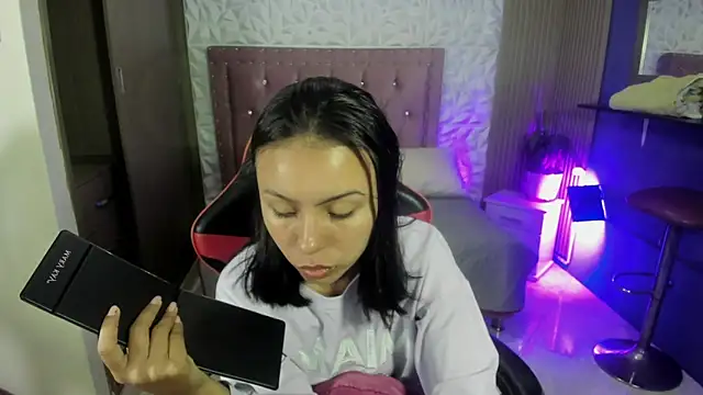 Snapshot of julieta_fn chatting on 07-16-26, 12:55 julieta fn online show from 07-16-26, 12:55