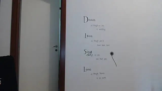 Snapshot of Eva_Eldis chatting on 10-08-25, 03:31 Eva Eldis online show from 10-08-25, 03:31