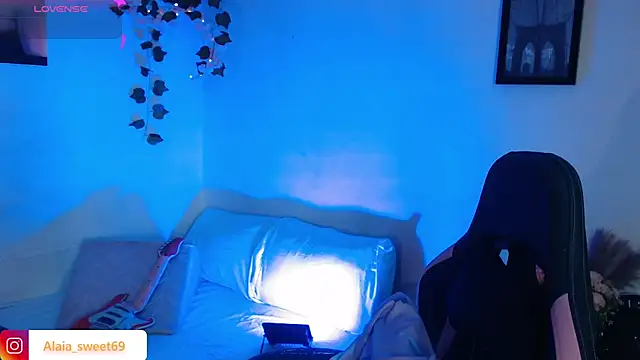 Snapshot of alaia_sweetxxx chatting on 02-23-26, 10:18 alaia sweetxxx online show from 02-23-26, 10:18