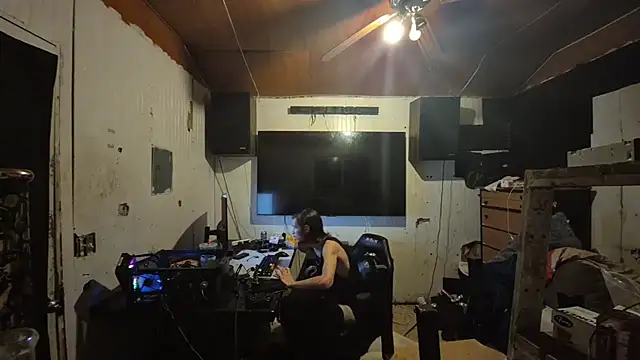 nuttyking2022 online show from 12-04-25, 08:34