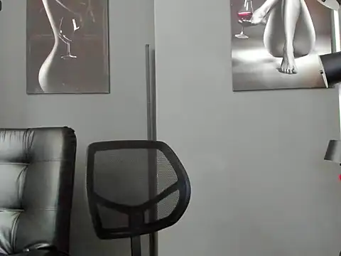 Snapshot of karlyjons12 chatting on 09-30-25, 04:45 karlyjons12 online show from 09-30-25, 04:45