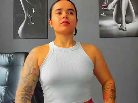 karlyjons12 online show from 12-16-25, 04:23