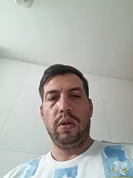 Snapshot of reyarturs13 chatting on 02-14-25, 06:29 reyarturs13 online show from 02-14-25, 06:29