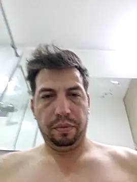 Snapshot of reyarturs13 chatting on 03-05-25, 04:02 reyarturs13 online show from 03-05-25, 04:02