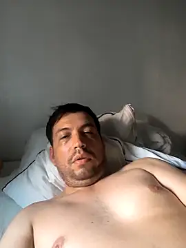 Snapshot of reyarturs13 chatting on 03-01-26, 09:06 reyarturs13 online show from 03-01-26, 09:06