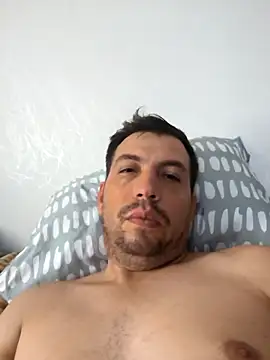 Snapshot of reyarturs13 chatting on 04-12-26, 05:51 reyarturs13 online show from 04-12-26, 05:51